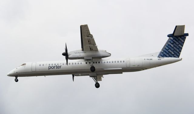 de Havilland Dash 8-400 (C-GLQE)