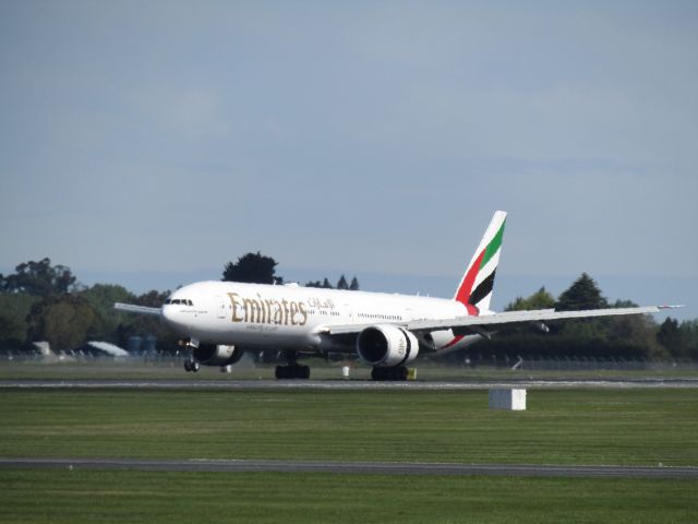 BOEING 777-300ER (A6-EBQ)