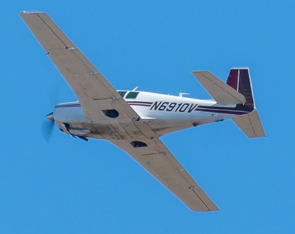 Mooney M-20 (N6910V)