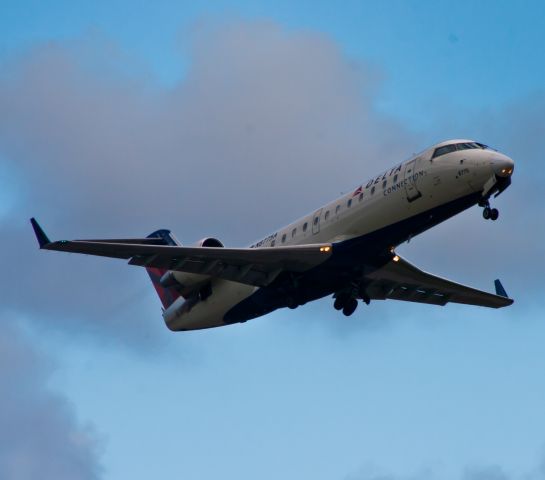 Canadair Regional Jet CRJ-200 (N8775A)