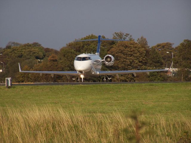 Bombardier Challenger 300 (VP-CPF)