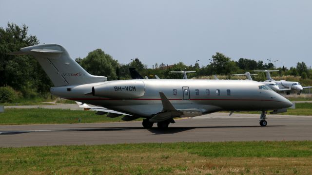 Canadair Challenger 350 (9H-VCM)