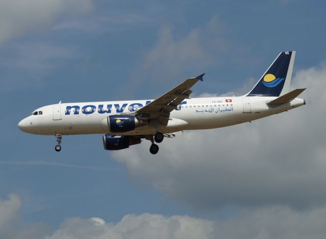 Airbus A320 (TS-INQ)