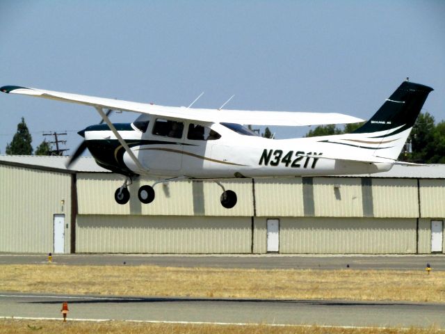 Cessna Skylane RG (N3421Y) - Taking off RWY 24