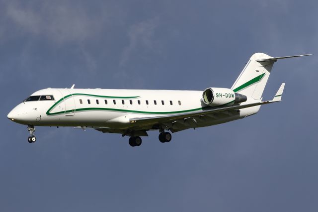 Canadair Regional Jet CRJ-200 (9H-DOM)