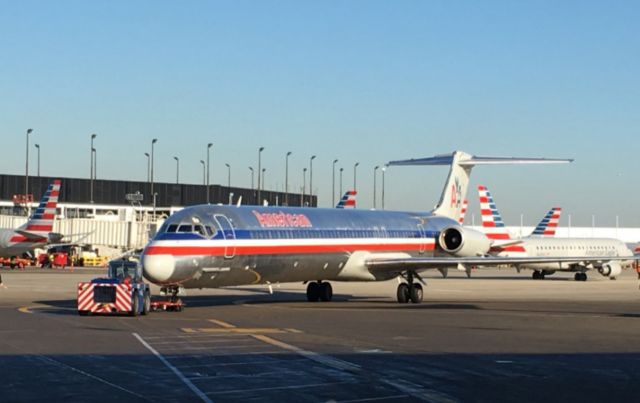 McDonnell Douglas MD-80 — - Give me back my Supr80s and AA's Silver planes. I'm not a big fan of the new look.