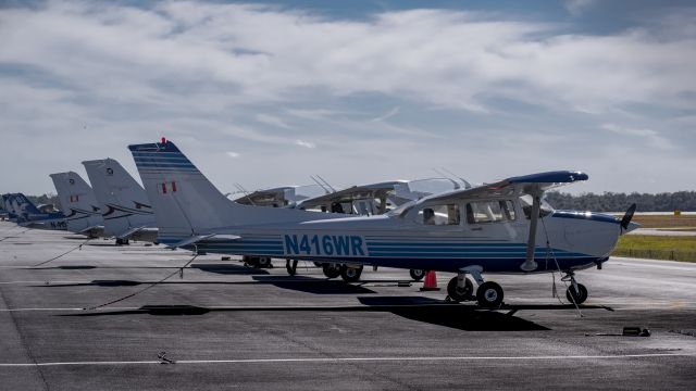 Cessna Skyhawk (N416WR)