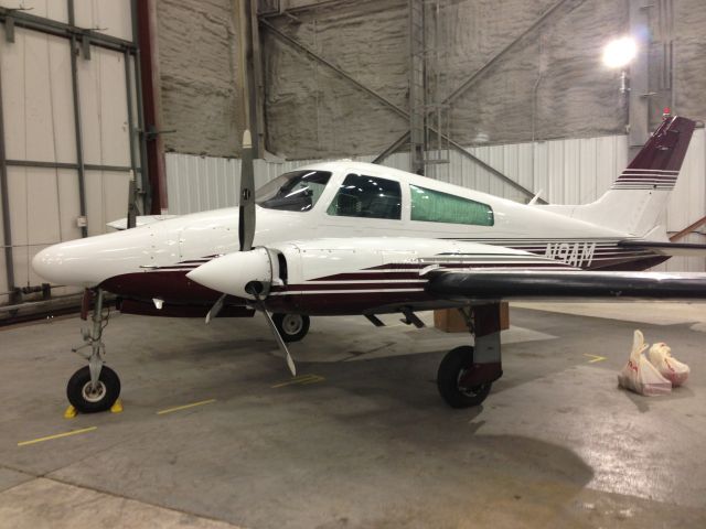 Cessna 310 (N9AM)