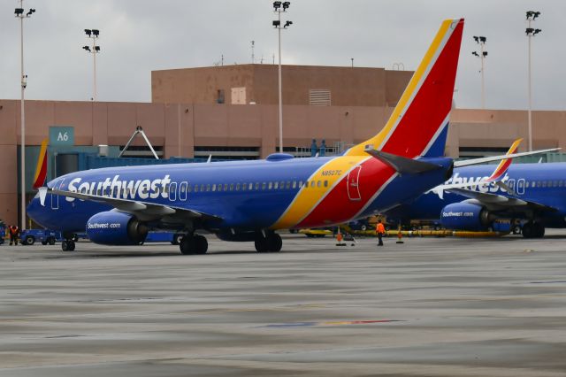 Boeing 737-800 (N8507C)