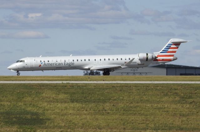 Canadair Regional Jet CRJ-900 (N548NN)