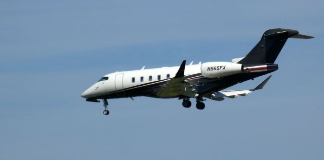 Canadair Challenger 350 (N565FX) - About to touch down is this 2021 Bombardier Challenger 350 in the Summer of 2023.