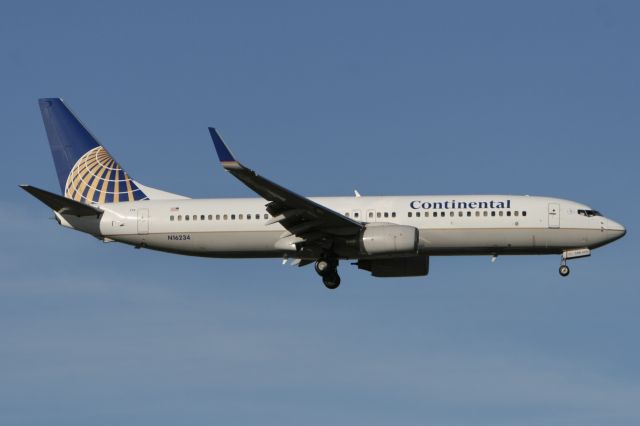 Boeing 737-800 (N16234)