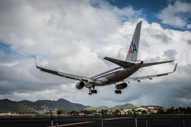 BOEING 767-200 (N639AA)