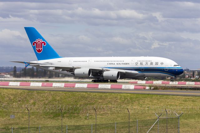 Airbus A380-800 (B-6136) - China Southern Airlines (B-6136) Airbus A380-841 departing Sydney Airport