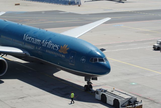 Boeing 777-200 (VN-A144) - Vietnam Airlines B777-26Ker cn33503