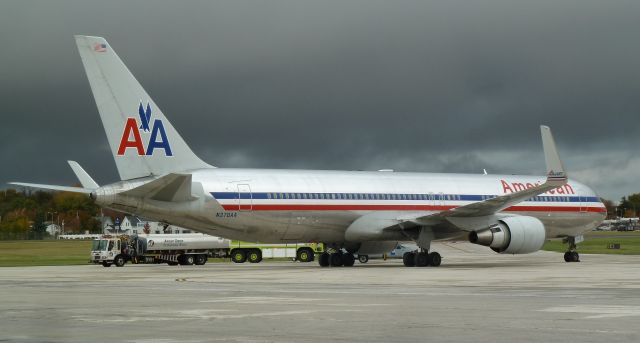 BOEING 767-300 (N370AA)