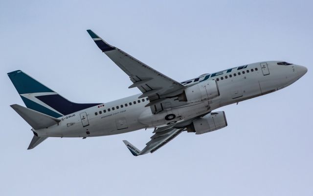 Boeing 737-700 (C-GWJE)
