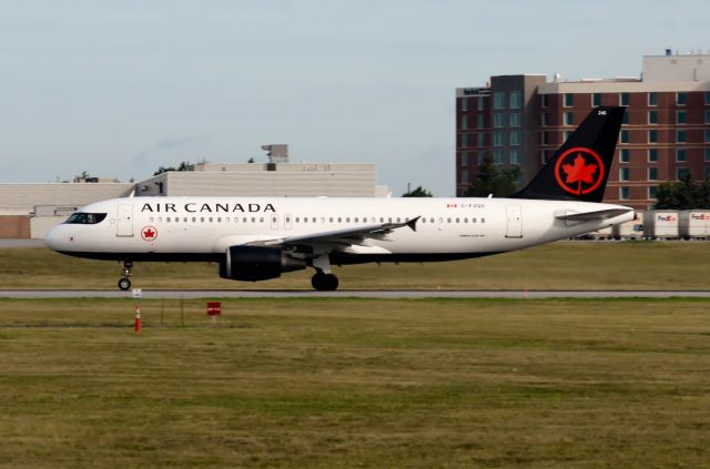 Airbus A320 (C-FZQS) - Leaving for Vancover.