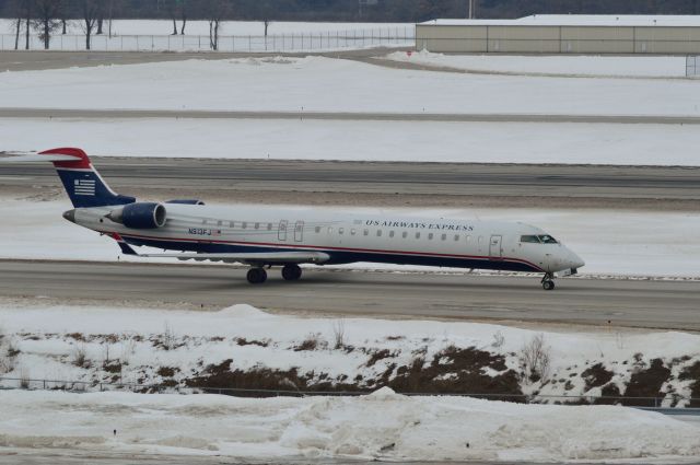 Canadair Regional Jet CRJ-900 (N913FJ) - Taxi to the gates