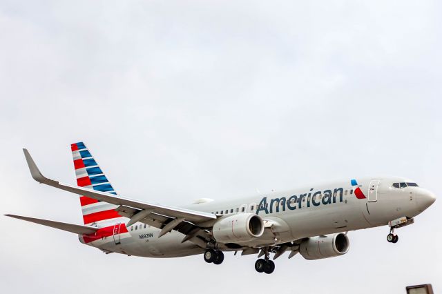 Boeing 737-700 (N892NN)