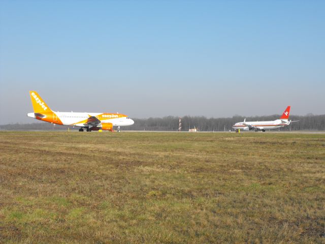 Airbus A319 (G-EZDJ)