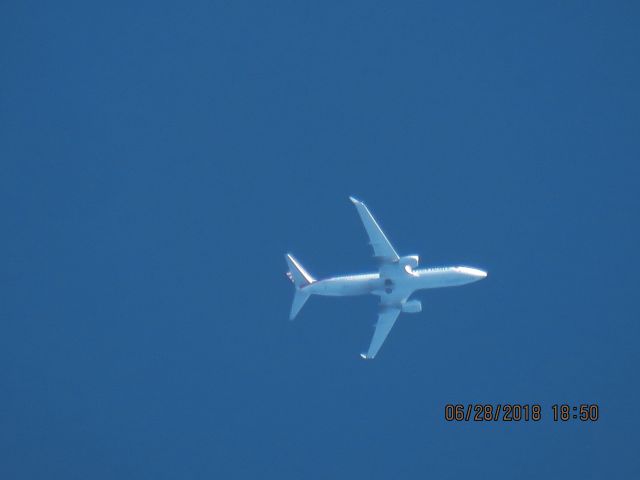 Boeing 737-800 (N998NN)