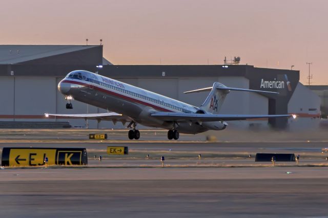 McDonnell Douglas MD-80 —