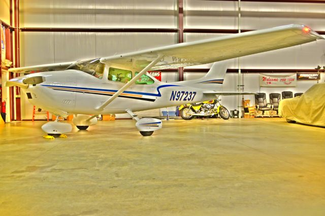 Cessna Skylane (N97237) - Hangar