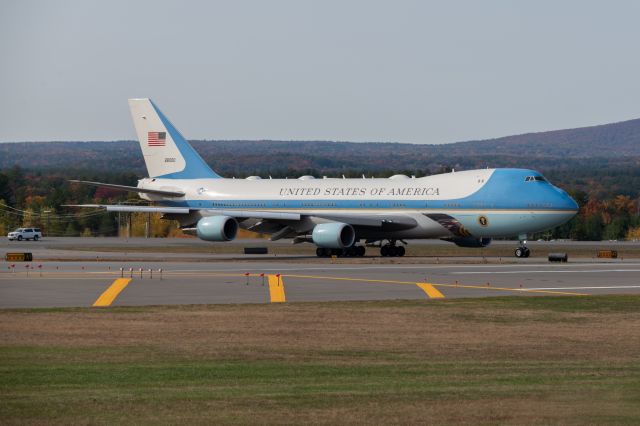 Boeing 747-200 (N28000)