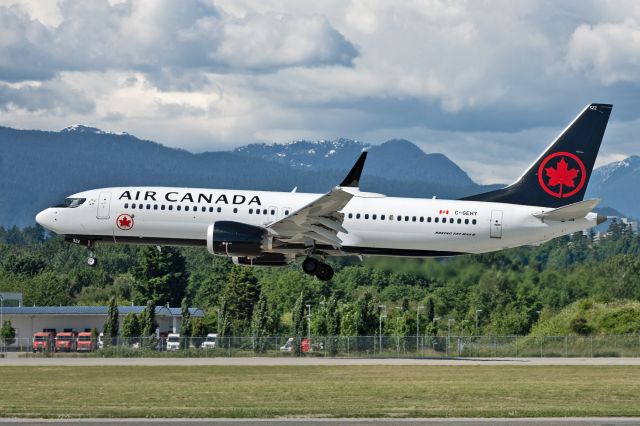 Boeing 737 MAX 8 (C-GEHY)