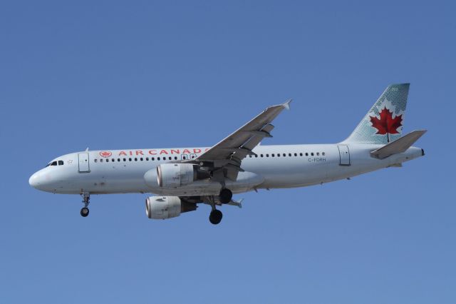 Airbus A320 (C-FDRH) - Arriving at Montréal-Trudeau on 24R