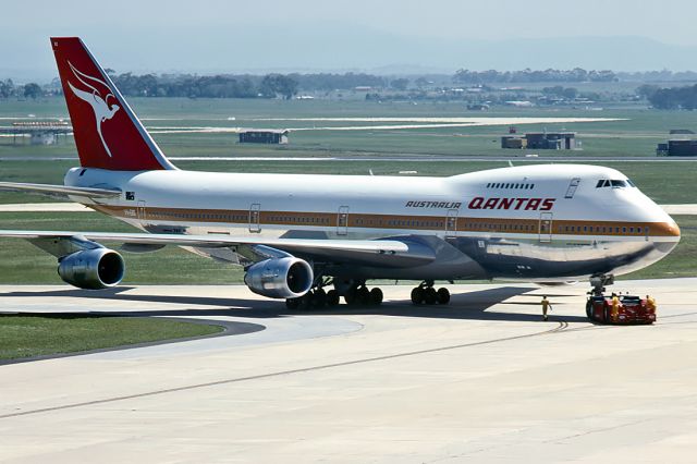 Airbus A330-200 (VH-EBQ) - QANTAS - BOEING 747-238B - REG : VH-EBQ ( CN 22145/410) - TULLAMARINE INTERNATIONAL AIRPORT MELBOURNE VIC. AUSTRALIA - YMML (25/10/1981)