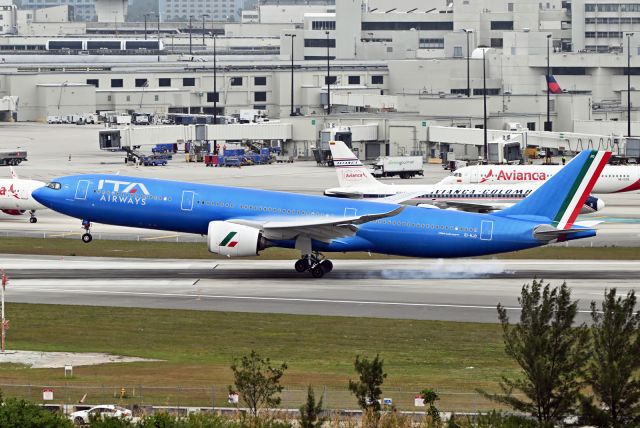 Airbus A330-900 (EI-HJO)