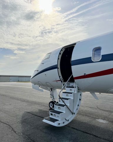 Canadair Challenger 350 (N54CA)