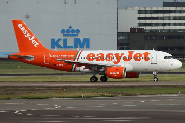 Airbus A319 (G-EZIW) - Taxiing.