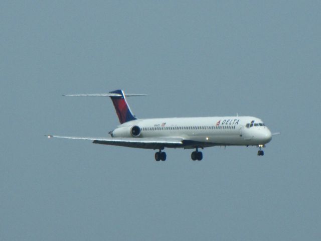 McDonnell Douglas MD-88 (N946DL)