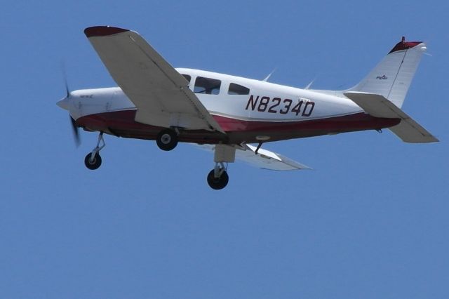 Piper Cherokee (N8234D)