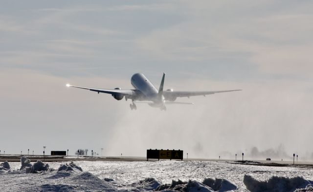 Boeing 777-200 (EZ-A780)