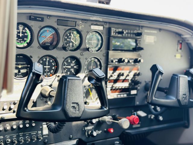 Cessna Skyhawk (N345B)