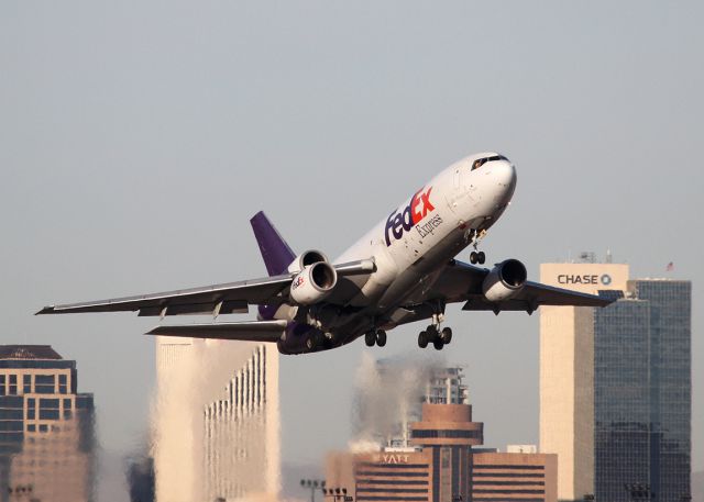 McDonnell Douglas DC-10 (N318FE)