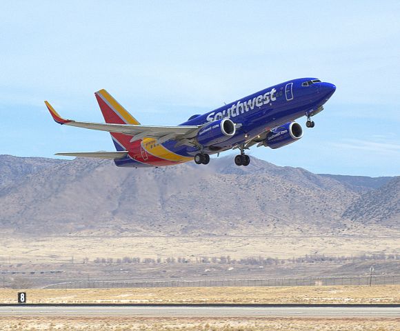 Boeing 737-700 (N7878A)