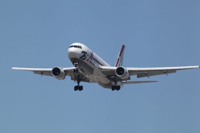 BOEING 767-200 (N792AX) - ON FINAL