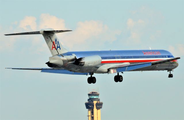 McDonnell Douglas MD-82 (N9622A)