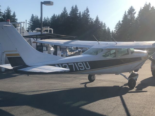 Cessna Skylane (N3719U) - Taken at the fuel pumps on August 28, 2020