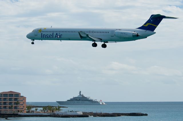 McDonnell Douglas MD-83 (PJ-MDA)