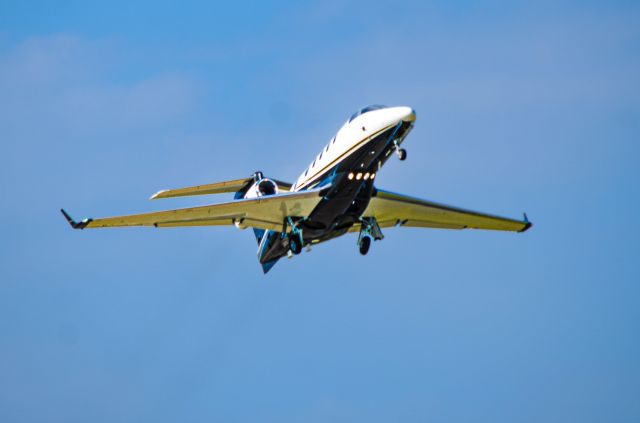 Embraer Phenom 300 (N390FX)