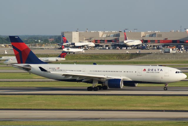 Airbus A330-200 (N858NW)