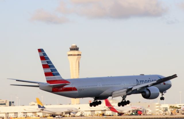 BOEING 777-300ER (N729AN)