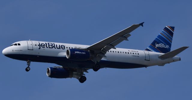 Airbus A320 (N592JB)