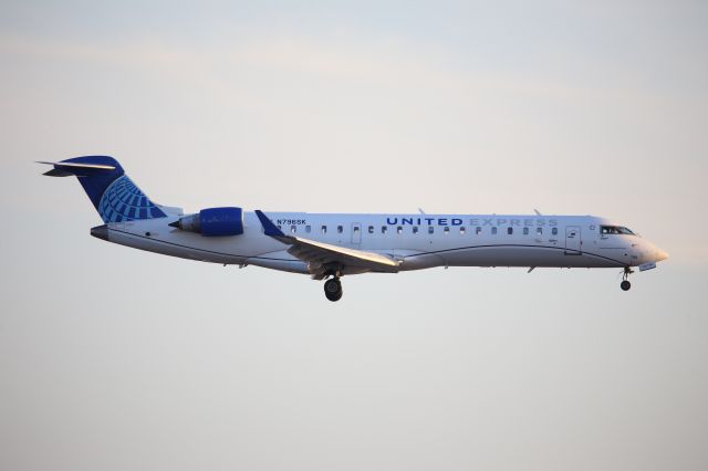 Canadair Regional Jet CRJ-700 (N796SK)